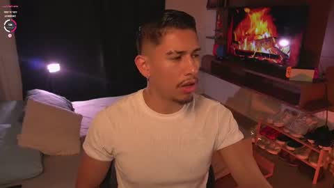 Snapshot of aaronfox_ chatting on June 15, 11:07 pm AARON online show from June 15, 11:07 pm