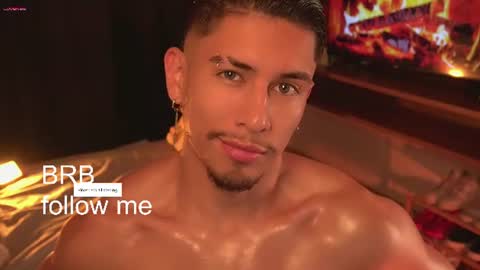 Snapshot of aaronfox_ chatting on June 19, 1:21 am AARON online show from June 19, 1:21 am