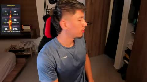 Snapshot of aaronfox_ chatting on July 22, 1:19 am AARON online show from July 22, 1:19 am