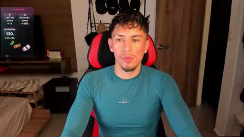 Snapshot of aaronfox_ chatting on July 29, 1:04 am AARON online show from July 29, 1:04 am