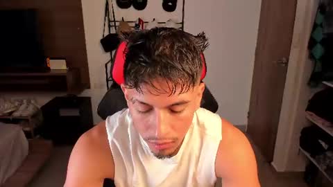 Snapshot of aaronfox_ chatting on July 31, 1:54 pm AARON online show from July 31, 1:54 pm