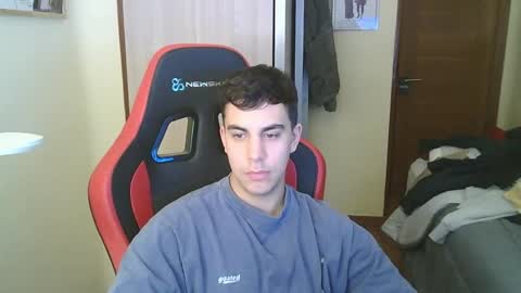 Snapshot of aaronlavine chatting on April 24, 5:48 pm aaronlavine online show from April 24, 5:48 pm
