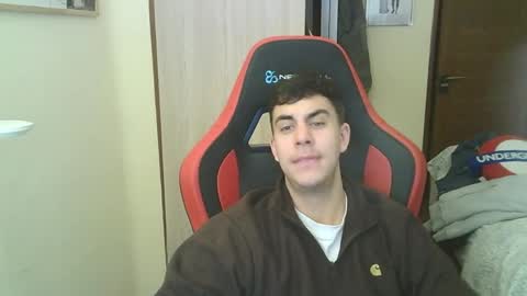 Snapshot of aaronlavine chatting on April 25, 5:43 pm aaronlavine online show from April 25, 5:43 pm