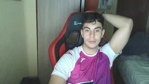 Snapshot of aaronlavine chatting on May 29, 4:27 pm aaronlavine online show from May 29, 4:27 pm