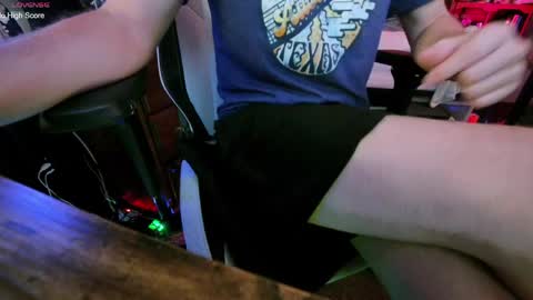 Snapshot of aaronskeetman chatting on May 17, 10:00 am Aaron Skeetman online show from May 17, 10:00 am