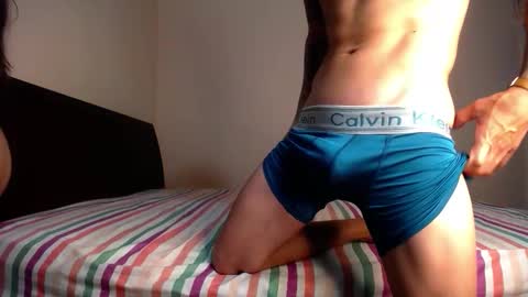 Snapshot of aaronyperla chatting on December 15, 10:03 pm Aaron y Perla online show from December 15, 10:03 pm