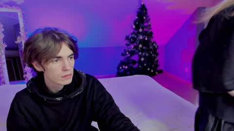 Snapshot of aataraxx chatting on December 8, 8:20 am Fiona and Harry online show from December 8, 8:20 am