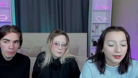 Snapshot of aataraxx chatting on December 28, 8:16 am Fiona and Harry online show from December 28, 8:16 am