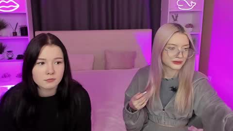 Snapshot of aataraxx chatting on February 15, 2:22 pm Fiona and Harry online show from February 15, 2:22 pm