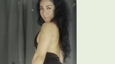 Snapshot of abbi_moon chatting on May 24, 1:38 pm Martina online show from May 24, 1:38 pm