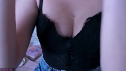 Snapshot of abbie_foxxx chatting on October 7, 7:33 pm abbie online show from October 7, 7:33 pm
