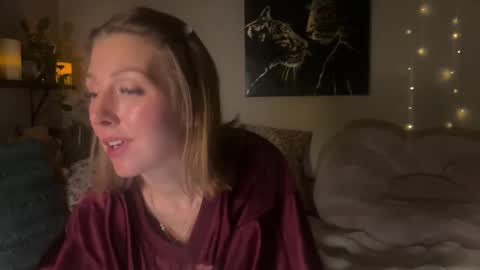 Snapshot of abbienextdoor chatting on December 22, 1:02 am Abbie online show from December 22, 1:02 am