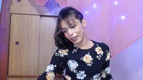 Snapshot of abby_foxxy chatting on December 31, 5:11 am Violet online show from December 31, 5:11 am