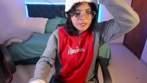 abby_latui online show from December 22, 5:37 am