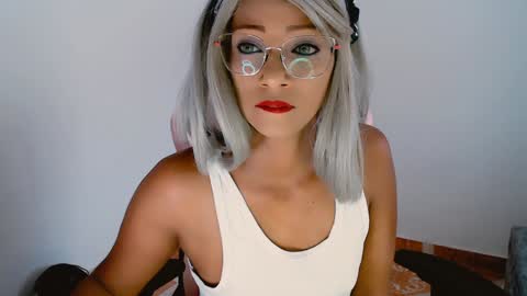Snapshot of abby_liu chatting on February 1, 7:23 pm May Imstagram online show from February 1, 7:23 pm