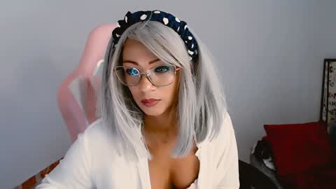 Snapshot of abby_liu chatting on February 4, 4:39 pm May Imstagram online show from February 4, 4:39 pm