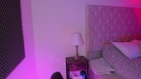 Snapshot of abbyandchris1 chatting on May 30, 11:13 pm START TRANSMISSION ---- AM COLOMBIA TIME online show from May 30, 11:13 pm