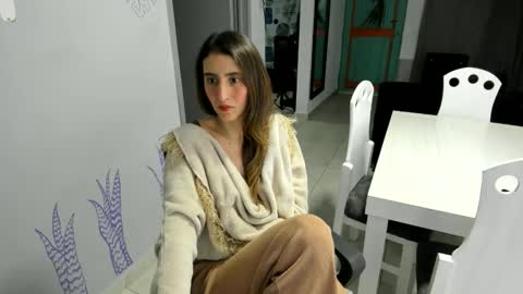 Snapshot of abbyhowlland chatting on June 1, 6:37 am sara online show from June 1, 6:37 am