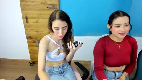 Snapshot of abbyhowlland chatting on June 8, 9:04 pm sara online show from June 8, 9:04 pm
