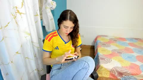 Snapshot of abbyhowlland chatting on July 3, 10:49 pm sara online show from July 3, 10:49 pm