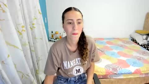 Snapshot of abbyhowlland chatting on July 5, 1:34 am sara online show from July 5, 1:34 am