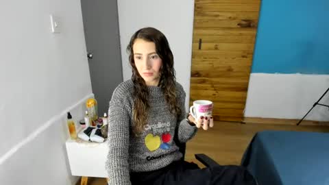 Snapshot of abbyhowlland chatting on July 25, 12:25 pm sara online show from July 25, 12:25 pm