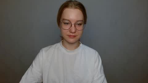 Snapshot of abbymoore__ chatting on December 27, 9:06 am Abby Lovense is active online show from December 27, 9:06 am
