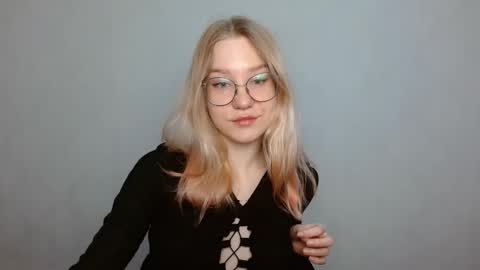 Snapshot of abbymoore__ chatting on February 6, 9:00 am Abby Lovense is active online show from February 6, 9:00 am