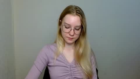 Abby Lovense is active online show from November 15, 9:39 am