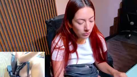 Snapshot of abbystones chatting on June 10, 11:31 am Abby Stones online show from June 10, 11:31 am