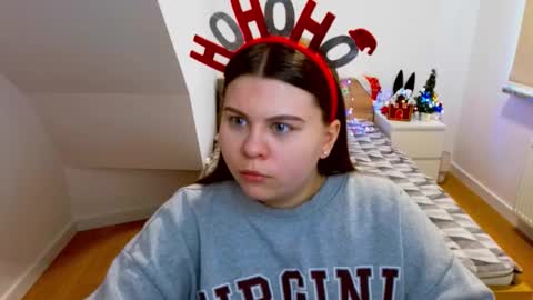 Snapshot of abbyvibe chatting on December 18, 10:43 am abbyvibe online show from December 18, 10:43 am