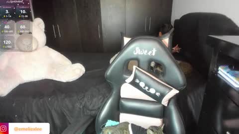 Snapshot of abbyxlee chatting on February 5, 9:50 pm online show from February 5, 9:50 pm