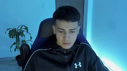 Independence model AbelAsburgo online show from November 6, 12:55 am