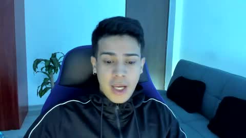 Independence model AbelAsburgo online show from November 17, 12:49 am