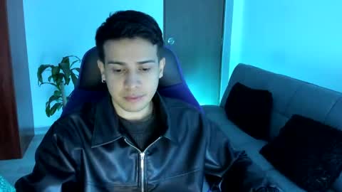 Independence model AbelAsburgo online show from November 19, 2:44 am