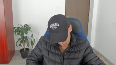 Independence model AbelAsburgo online show from January 13, 7:08 pm