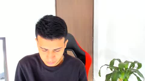 Snapshot of abelasburgo chatting on June 7, 7:28 pm Independence model AbelAsburgo online show from June 7, 7:28 pm
