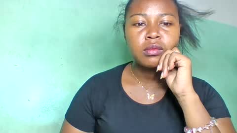 Snapshot of abella677022 chatting on June 21, 7:44 am abella677022 online show from June 21, 7:44 am