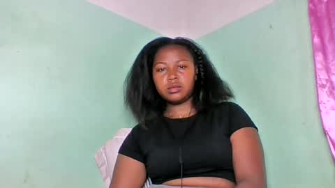 Snapshot of abella677022 chatting on July 17, 5:03 am abella677022 online show from July 17, 5:03 am