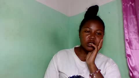 Snapshot of abella677022 chatting on July 29, 5:00 pm abella677022 online show from July 29, 5:00 pm