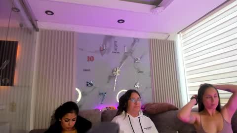 abella_as_ online show from February 20, 6:30 pm