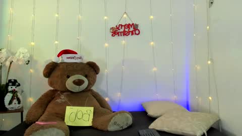  Abella and Kendra  online show from December 7, 5:31 pm