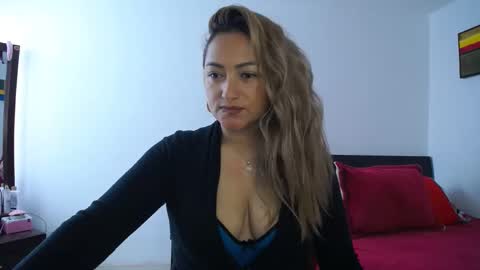 Snapshot of abie_spicy_ chatting on April 6, 1:45 pm ximena online show from April 6, 1:45 pm