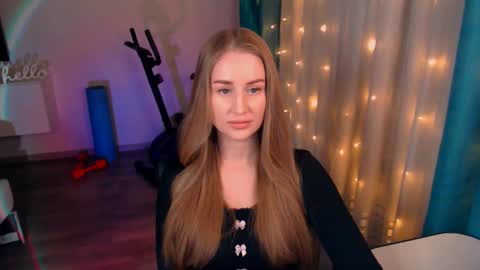 Snapshot of abigail_flex chatting on February 8, 6:22 pm Anna online show from February 8, 6:22 pm