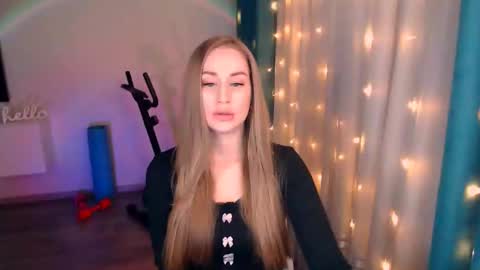 Snapshot of abigail_flex chatting on February 15, 7:06 pm Anna online show from February 15, 7:06 pm