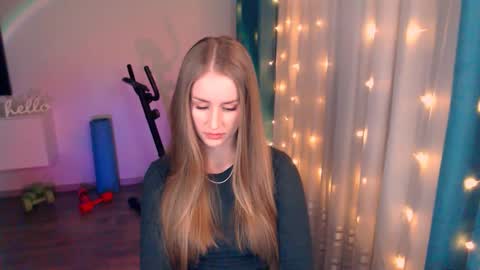 Snapshot of abigail_flex chatting on February 16, 6:32 pm Anna online show from February 16, 6:32 pm