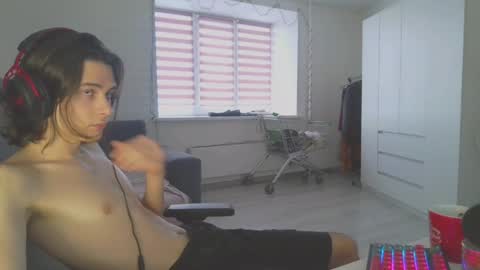 Snapshot of abobus123 chatting on December 5, 9:28 am hi cum in pvt noi extra tip online show from December 5, 9:28 am