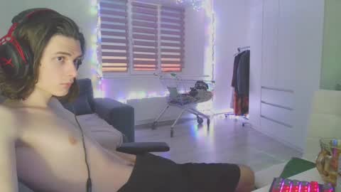 Snapshot of abobus123 chatting on December 7, 12:24 pm hi cum in pvt noi extra tip online show from December 7, 12:24 pm
