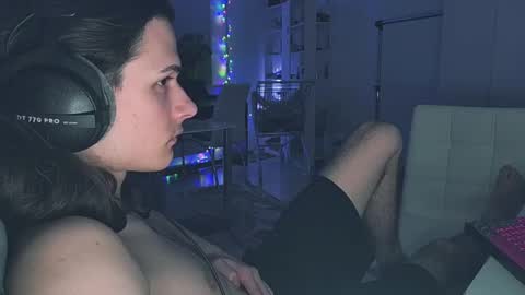 hi  cum in pvt noi extra tip online show from April 8, 5:46 pm