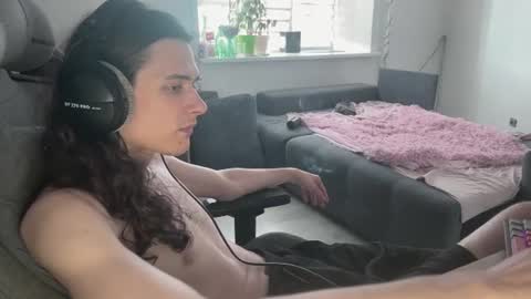 Snapshot of abobus123 chatting on June 14, 4:25 am hi cum in pvt noi extra tip online show from June 14, 4:25 am
